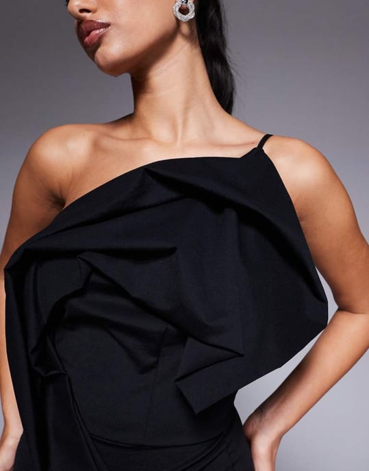 ASOS DESIGN strukturerad manipulerad veckad midikjol i svart - Image 2