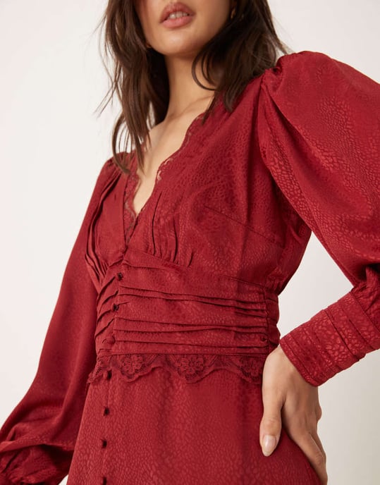 Miss Selfridge satäng jacquard knapplist spetskant midi klänning i bärnberry - Image 4