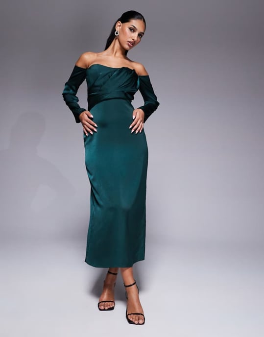 ASOS DESIGN satin sweetheart bardot långärmad midiklänning i skogsgrön - Image 1