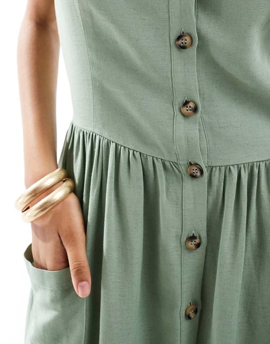 ASOS DESIGN linne naturlig knäppning midi klänning med fickor i khaki - Image 3