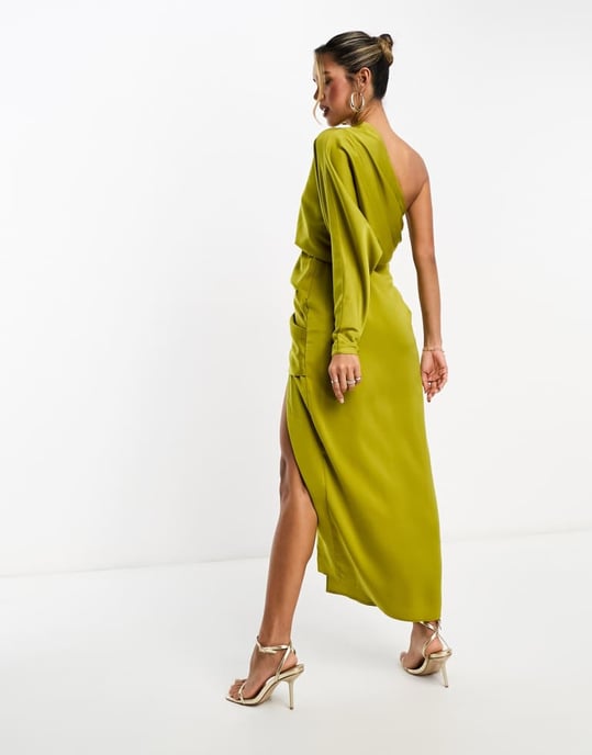 ASOS DESIGN satin one-shoulder drapedetalj midi klänning i chartreuse - Image 2