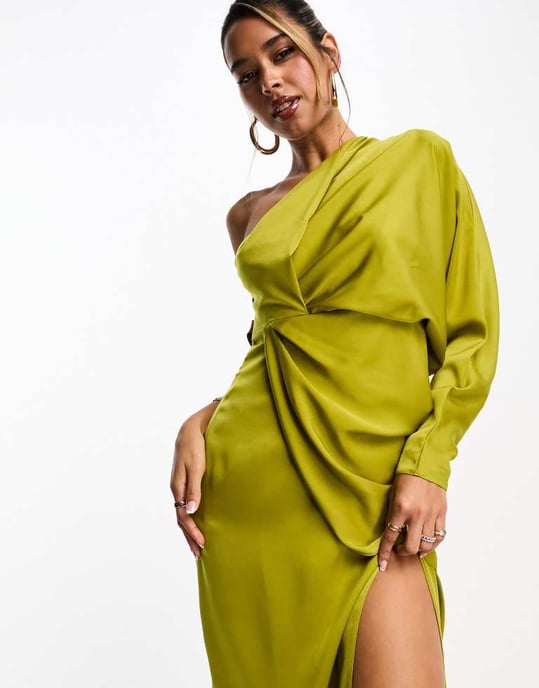 ASOS DESIGN satin one-shoulder drapedetalj midi klänning i chartreuse - Image 3