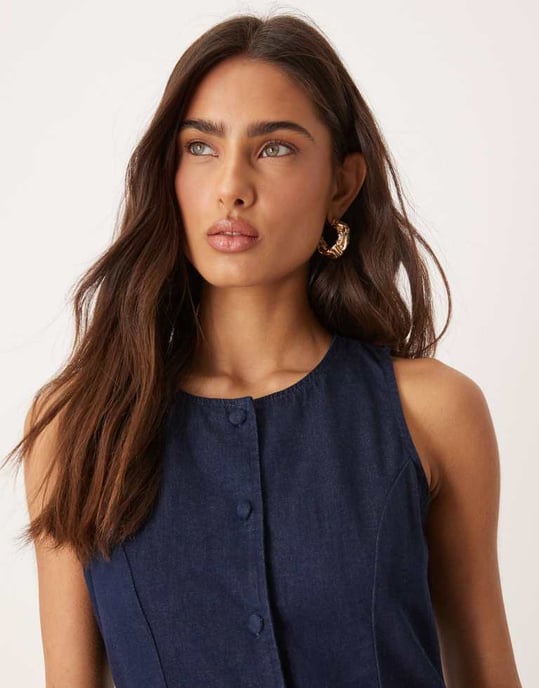 Nobody's Child Shari sleeveless a-line button denim midi dress in indigo - Image 2