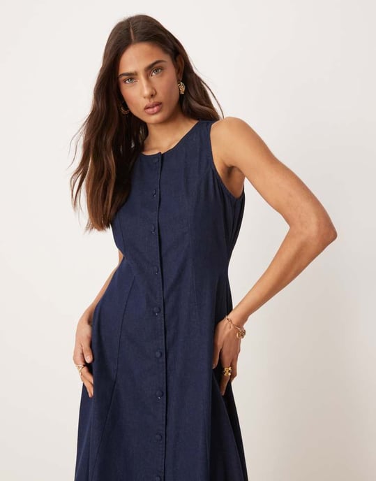 Nobody's Child Shari sleeveless a-line button denim midi dress in indigo - Image 4