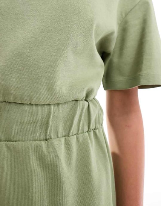 ASOS DESIGN midi klänning med elastisk midja i khaki - Image 4