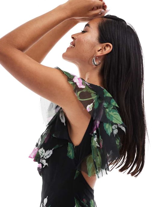 ASOS DESIGN klänning i midi-längd med cowl-halsringning och volangärmar i svart blommönster - Image 2