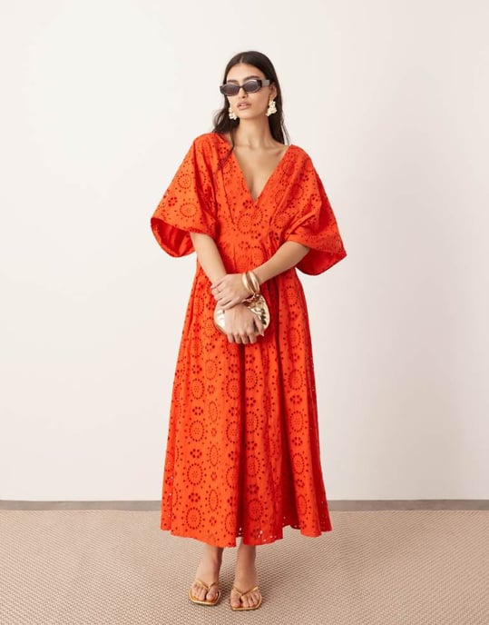 ASOS EDITION broderad vid ärm djup i midi klänning i röd - Image 1