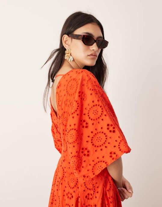 ASOS EDITION broderad vid ärm djup i midi klänning i röd - Image 2