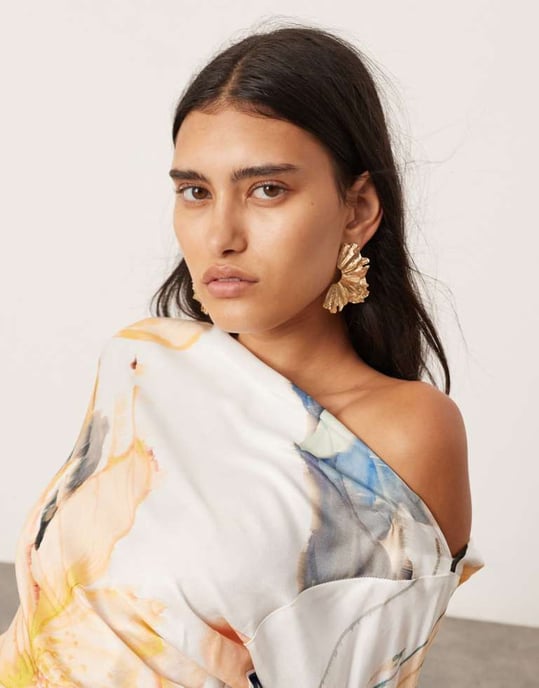 ASOS EDITION midi-klänning med fallande axlar i suddig blombaserttryck - Image 2