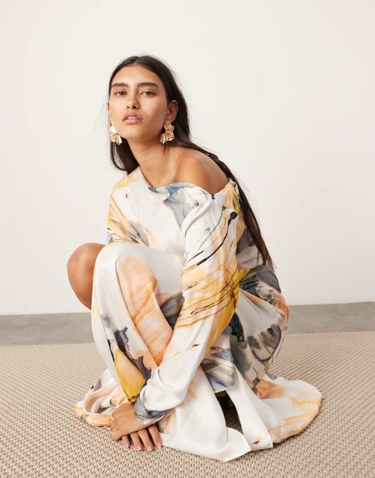 ASOS EDITION midi-klänning med fallande axlar i suddig blombaserttryck - Image 4