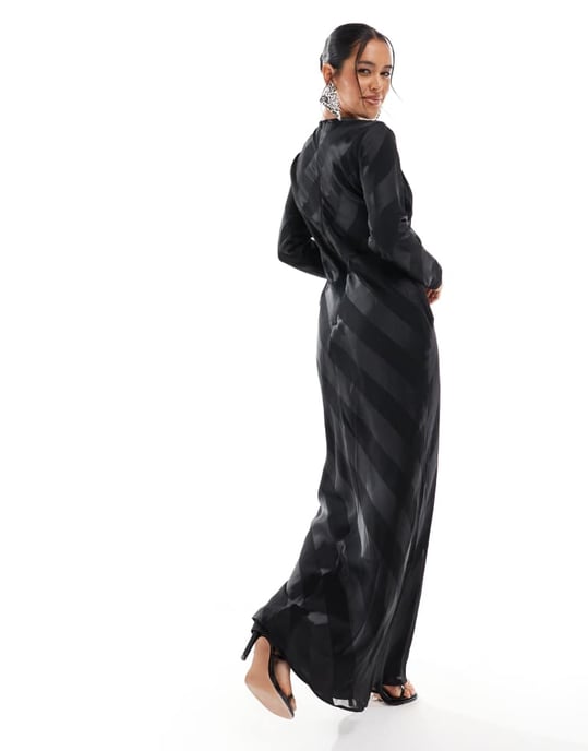ASOS DESIGN långärmad draperad randig maxiklänning i svart - Image 3