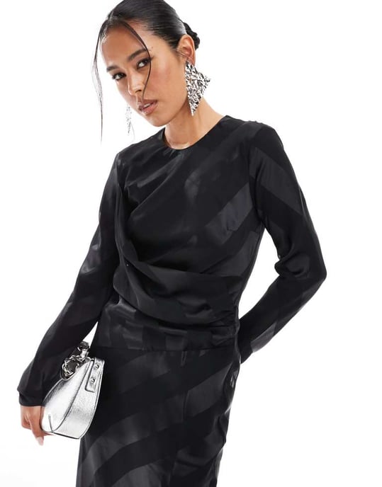 ASOS DESIGN långärmad draperad randig maxiklänning i svart - Image 4