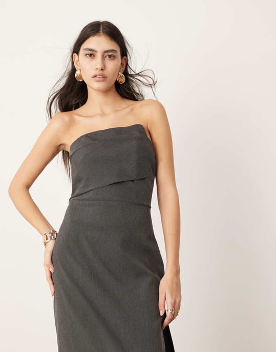 ASOS EDITION skräddarsydd asymmetrisk hals bandeau maxiklänning med släp i kolgrått - Image 2