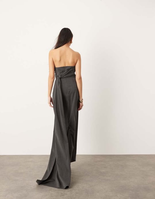 ASOS EDITION skräddarsydd asymmetrisk hals bandeau maxiklänning med släp i kolgrått - Image 3