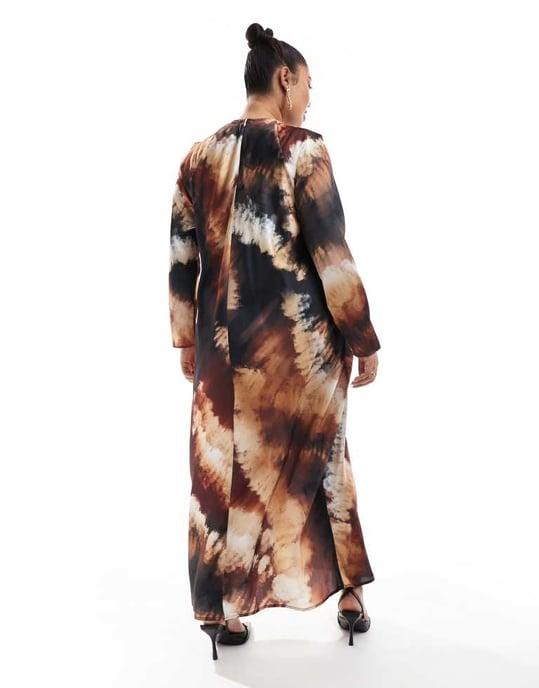 ASOS DESIGN Curve satinbias maxi-klänning med knappdetalj i suddig blommönster - Image 4