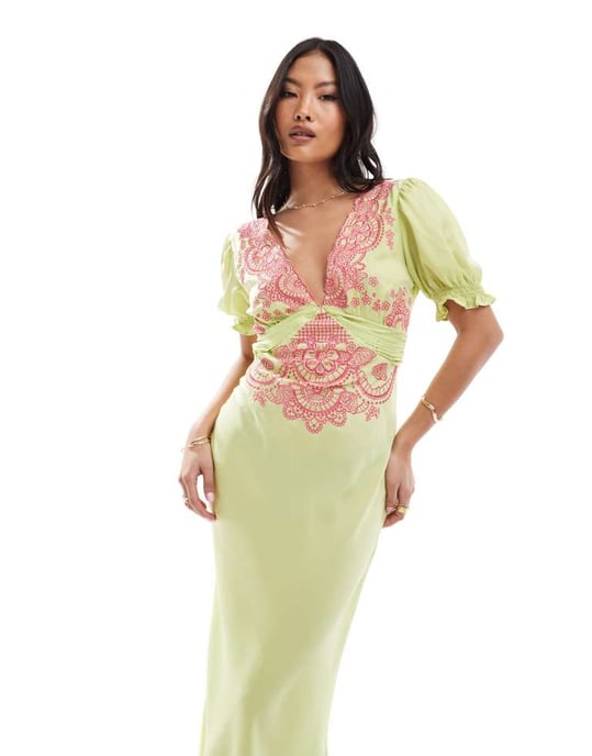 ASOS DESIGN Petite broderad satin midi teklänning i grön med rosa broderi - Image 4