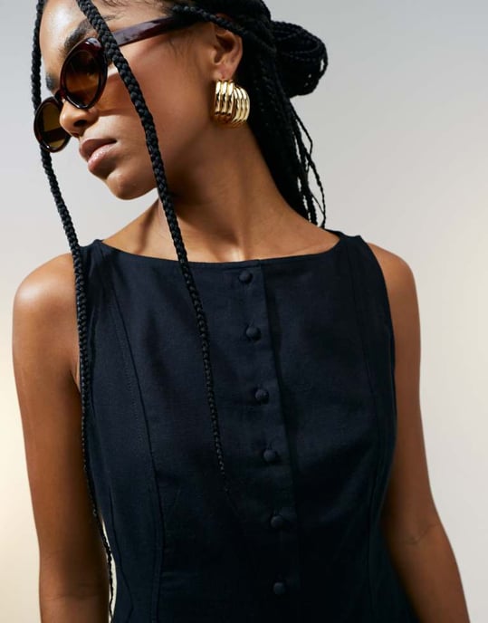 ASOS DESIGN klänning med snedhals, knäppning, sänkt midja och kort längd i svart - Image 3