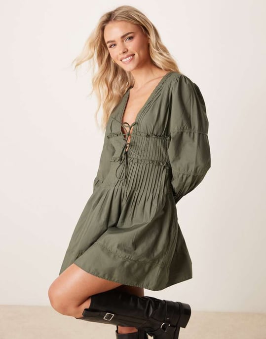 ASOS DESIGN petite quiltad mini klänning i grönt - Image 3