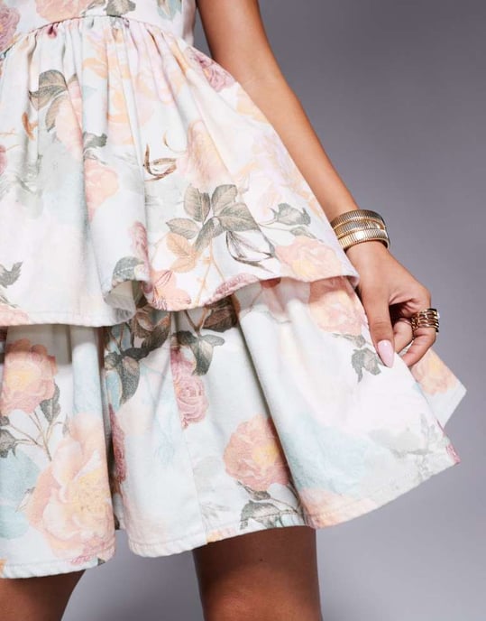 ASOS LUXE tryckt denim baby doll mini klänning i rosavtryck - Image 3