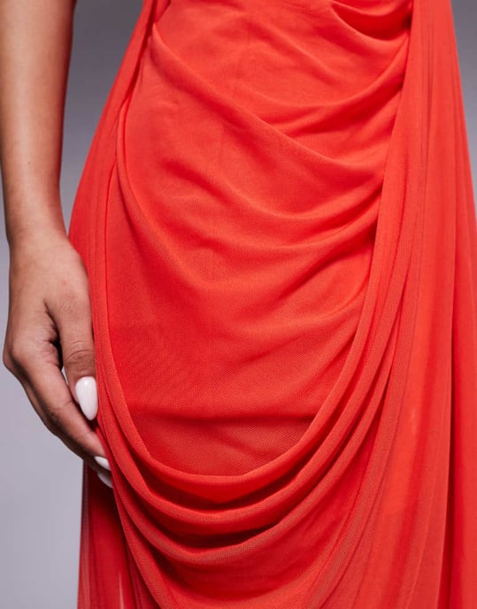 ASOS DESIGN bandeau mini-klänning med meshinlägg och släp i röd - Image 3