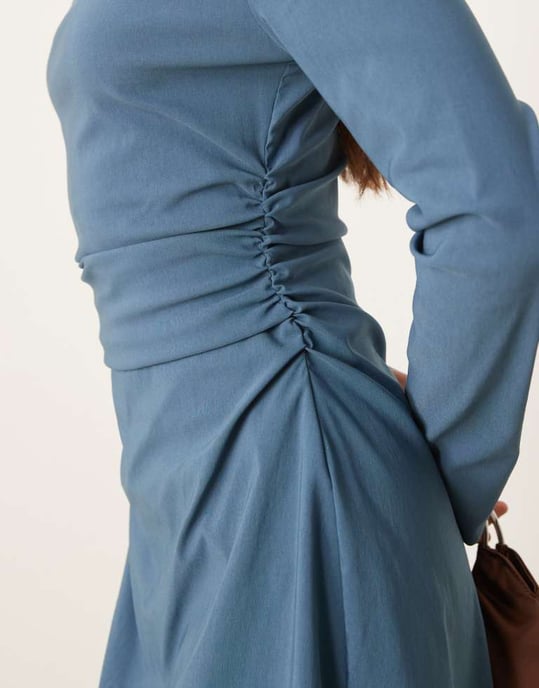 ASOS DESIGN bengalinsk höghalstopp långärmad miniklänning med rynkdetalj i denimblå - Image 2