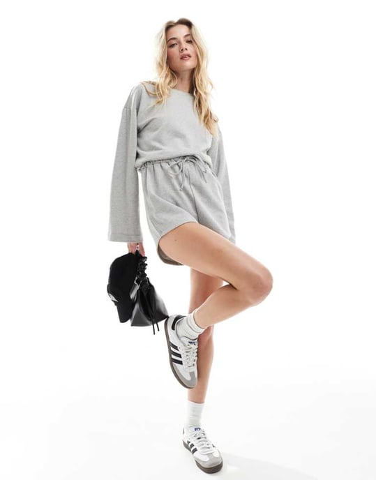 ASOS DESIGN långärmad jumpsuit med kanalmidja och superkort i grått - Image 2