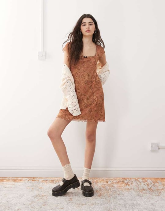 Reclaimed Vintage babydoll mesh mini dress with bow detail in paisley print - MULTI - Image 2