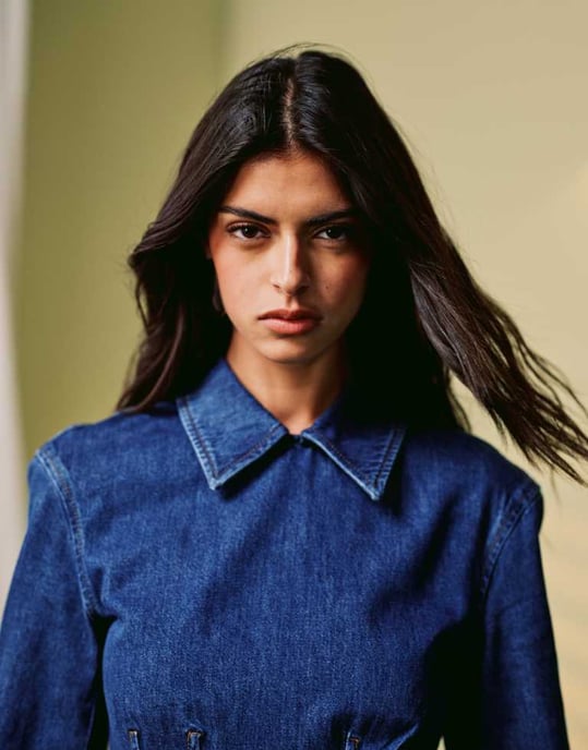 & Other Stories långärmad denim mini-klänning med snäv midja och klassisk krage - Image 3
