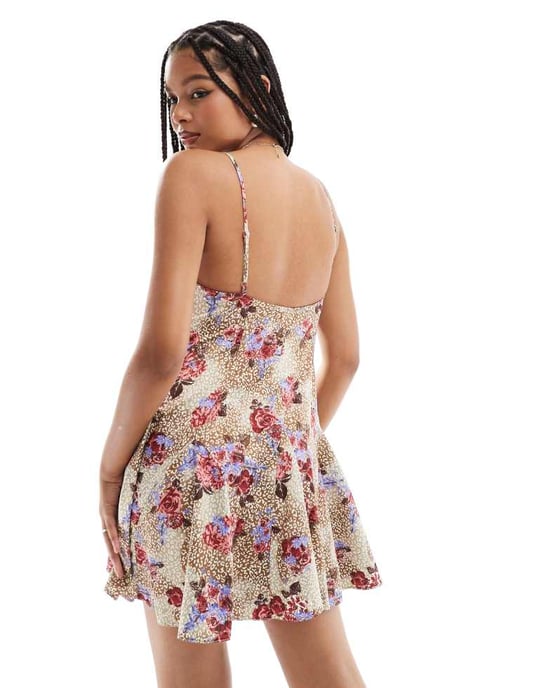 Miss Selfridge satin godet midiklänning med blandat djur- och blommönster - Image 3