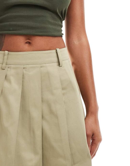 Urban Revivo randig nederdel med veck i beige - Image 4