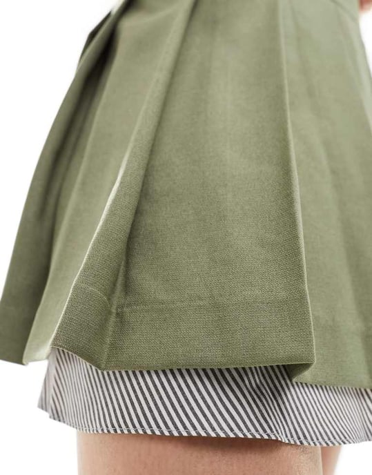 Miss Selfridge skräddarsydd poplin lager plisserad kort kjol i khaki - Image 3