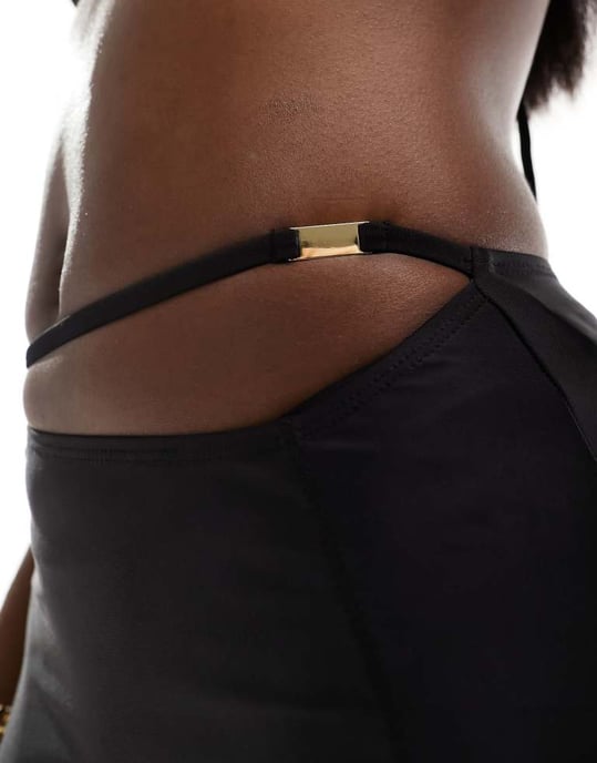 Simmi guldhardware rem detalj mini strandkjol set i svart - Image 2