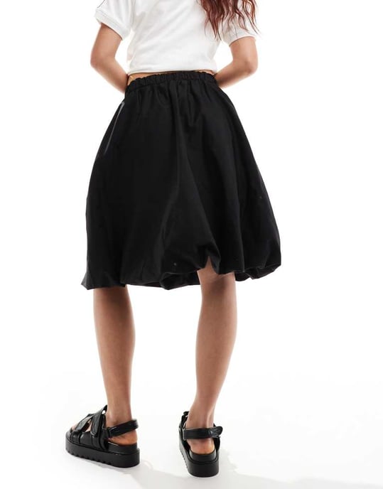 COLLUSION poplin midi puffball kjol i svart - Image 2