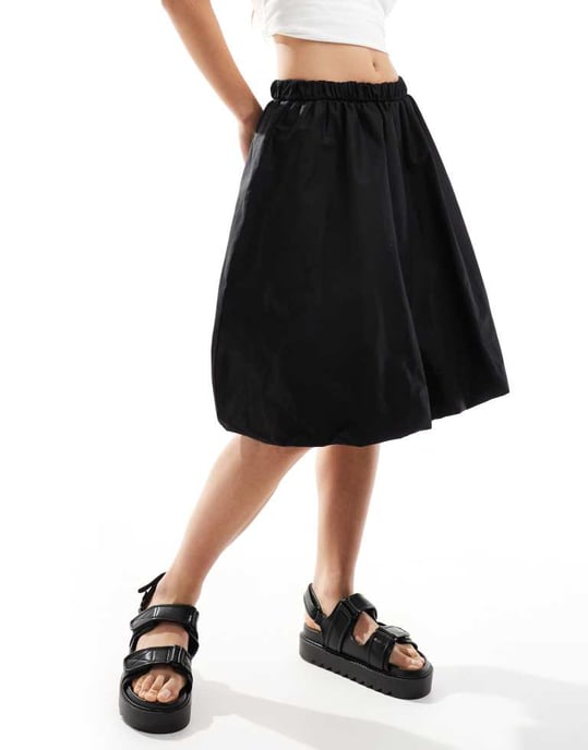 COLLUSION poplin midi puffball kjol i svart - Image 4