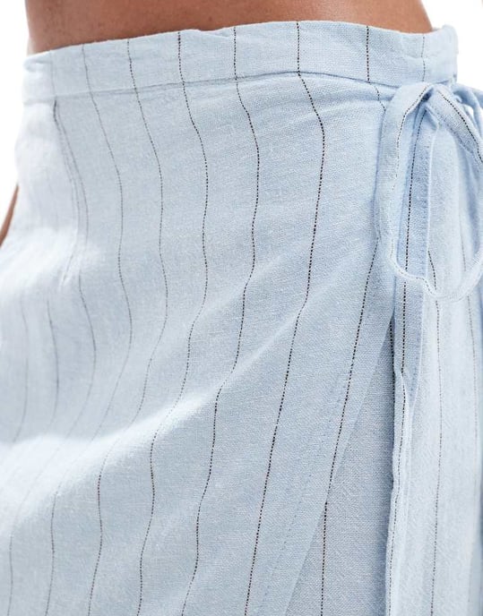Vero Moda Tall omslag midi kjol i ljusblå randig mönster - Image 3