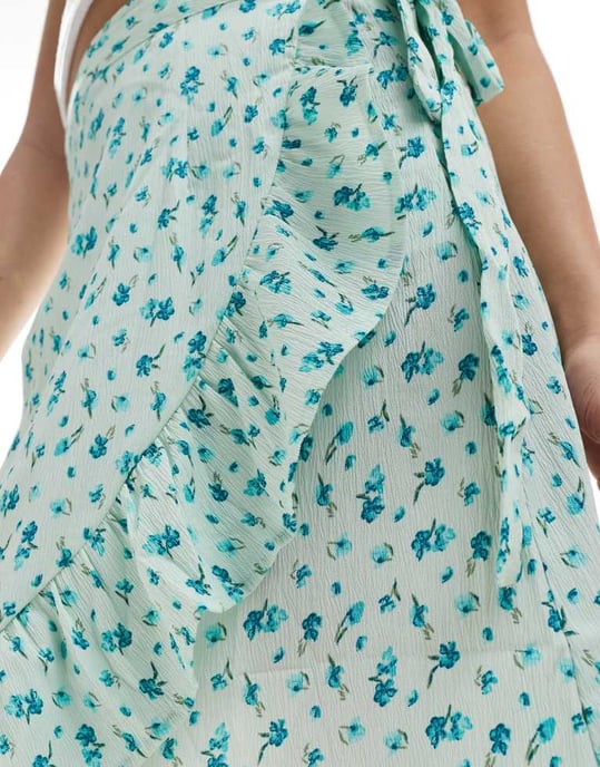 Vero Moda omlottmidkjol i ljusblått blommönster - Image 2