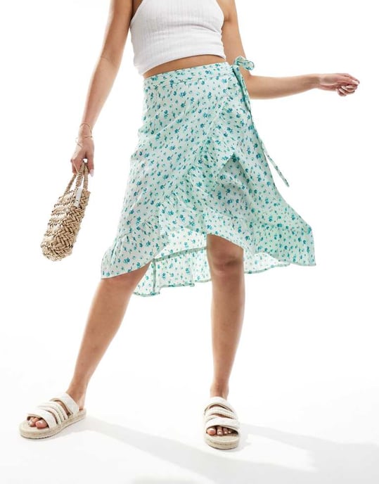 Vero Moda omlottmidkjol i ljusblått blommönster - Image 3