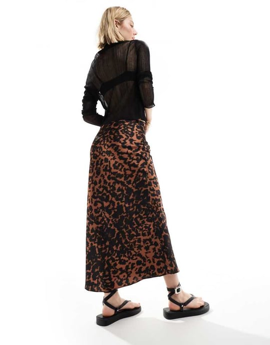 ASOS DESIGN satinbelagd midi-skjorta i djurmönster - Image 3