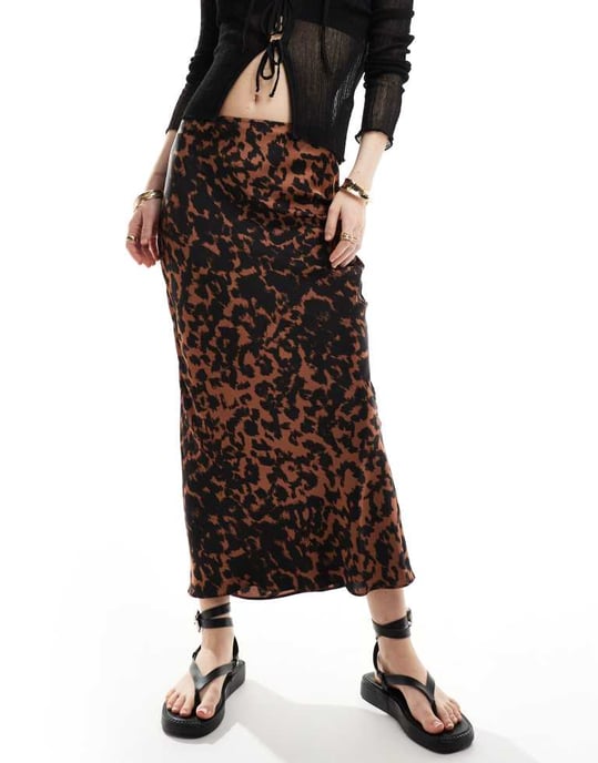 ASOS DESIGN satinbelagd midi-skjorta i djurmönster - Image 4