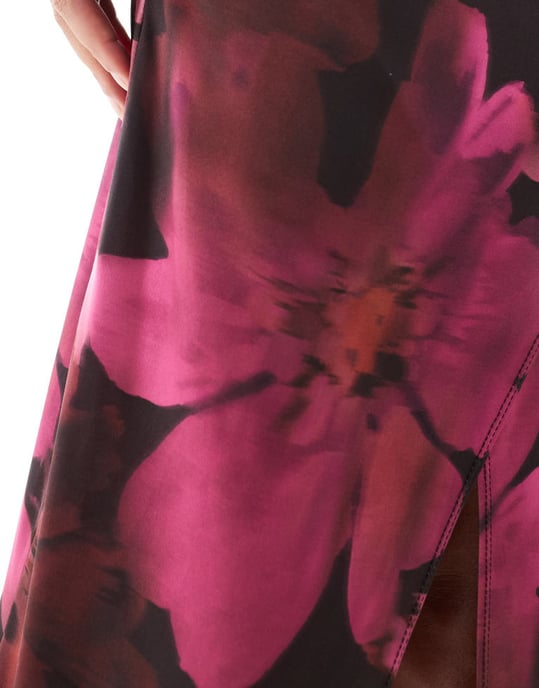ASOS DESIGN co-ord slinky omslag midi kjol i bordeauxblommig - Image 3