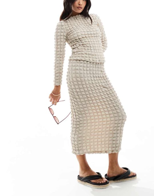 Vero Moda Petite texturerad midikjol i beige - Image 3