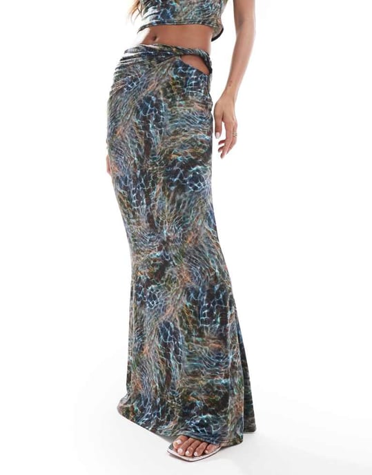 ASOS DESIGN co-ord slinky cut out hip maxi skirt in blue print - Image 2