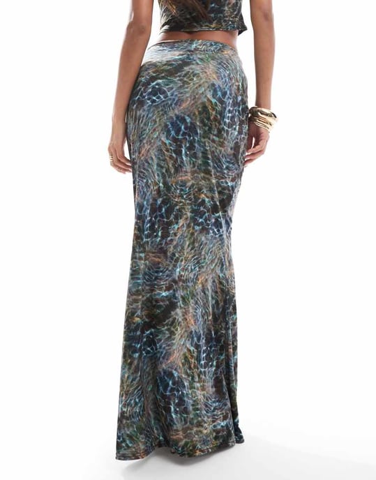 ASOS DESIGN co-ord slinky cut out hip maxi skirt in blue print - Image 4