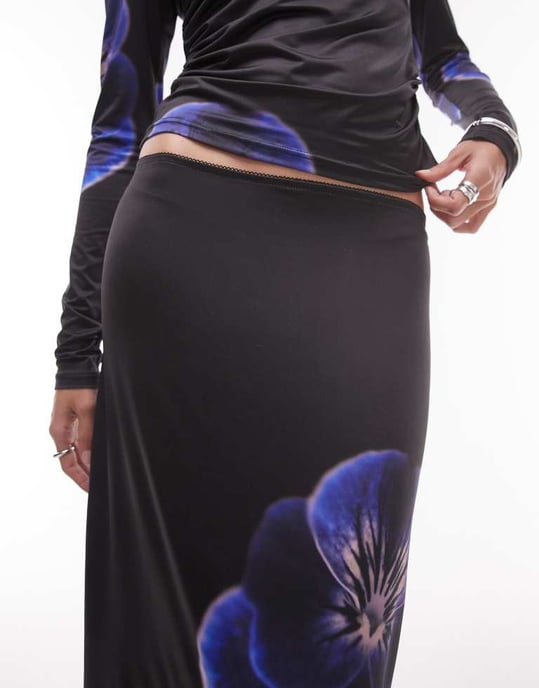 Resume low rise maxi skirt in blurred lilac floral co-ord - Image 3