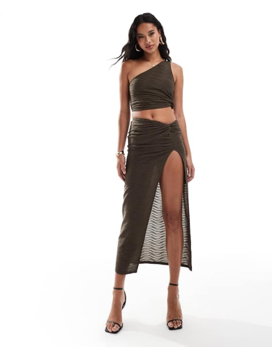 ASOS DESIGN koord ribbad textur maxikjol i brun - Image 1
