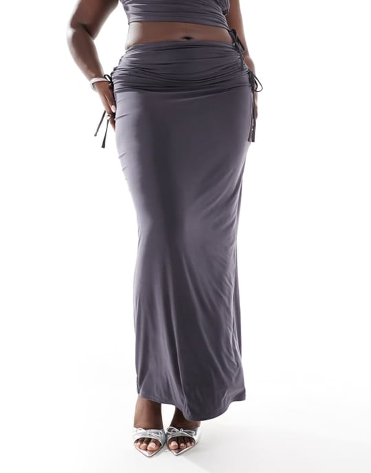 Kaiia exclusive Plus ruched column maxi skirt co-ord in charcoal - Image 2