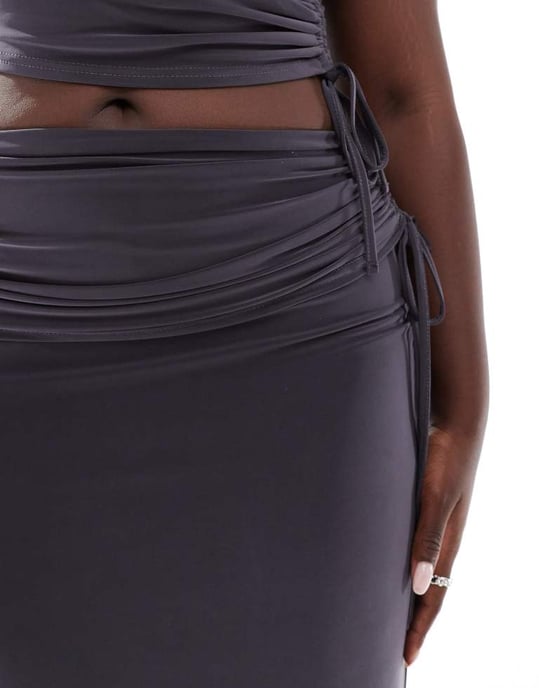 Kaiia exclusive Plus ruched column maxi skirt co-ord in charcoal - Image 4
