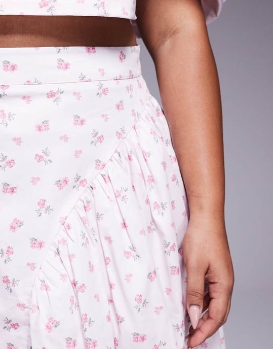 ASOS LUXE Curve co-ord cotton sateen maxi skirt with bow back in ditsy floral - Image 4
