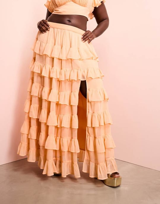ASOS LUXE Curve co-ord strand tiered genomskinlig maxikjol i aprikos - Image 3