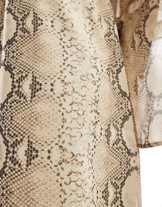 ASOS DESIGN chiffong maxikjol i ormtryck - Image 4